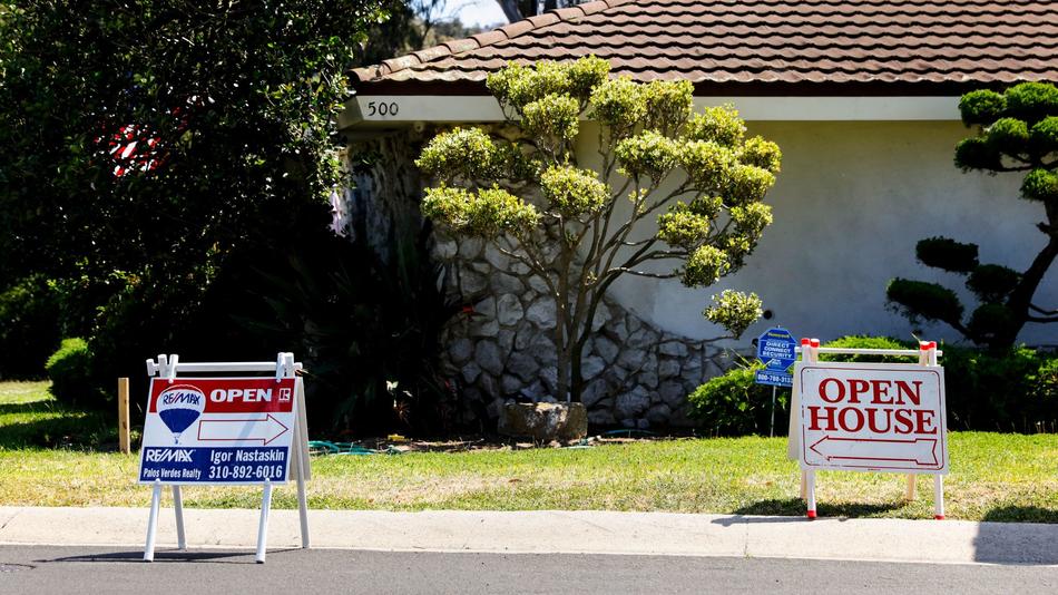 Southern California home prices surge, tying an all-time high